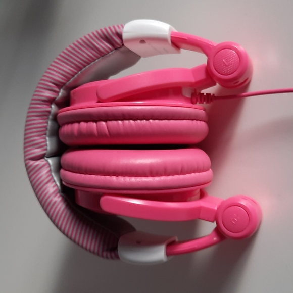 Hello Kitty Headphones - Picture 4 of 5